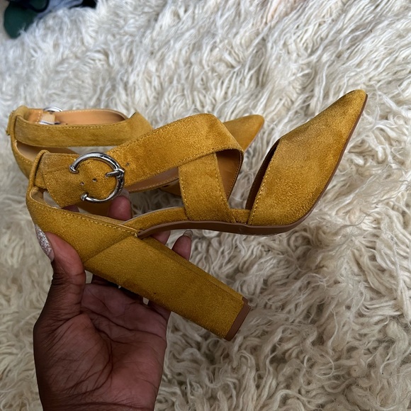 Forever 21 Mustard Yellow Block Heels - Picture 1 of 2